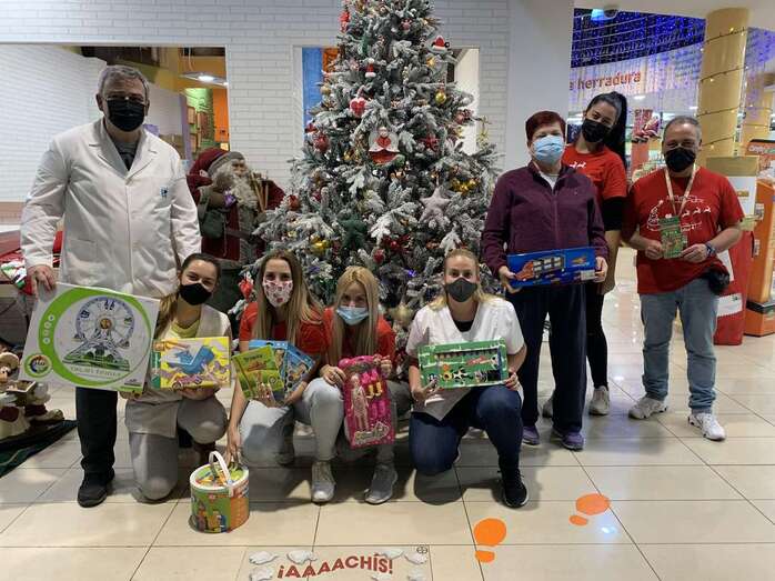 Recogida de juguetes, regalos y alimentos promovida por Farmacia La Herradura y Grupo Eliben(TA.